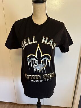 Women’s New Orleans Saints Super Bowl Win T-shirt.